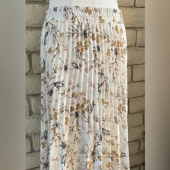 White floral pleated long skirt - Picture 4 of 9